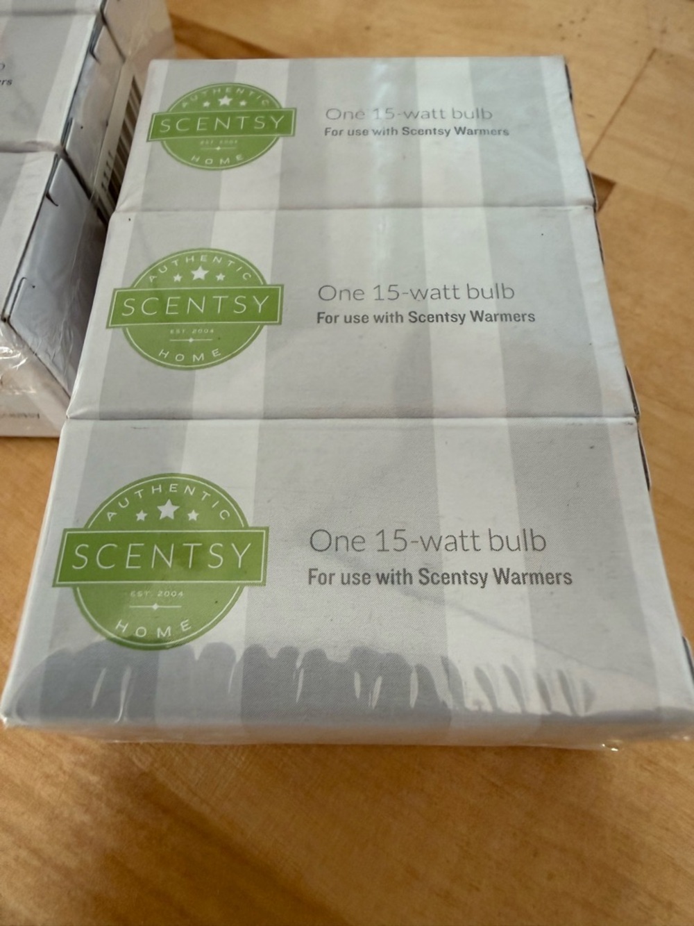 Scentsy NIB 15-Watt Bulb Pack of 3 (2 packages) - Picture 2 of 3